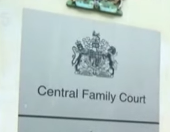 Central Family Court sign with the lion and unicorn drawing with crown in the middle.